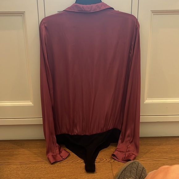 Paige Sevynne Surplice V Neck Shirt Bodysuit Silky Satin Long Sleeves Top L $179 - Picture 6 of 9